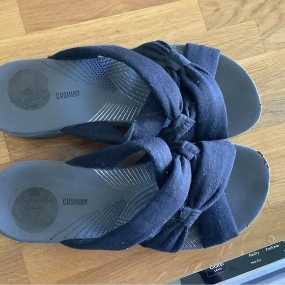 Clarks sandals - Picture 3 of 3